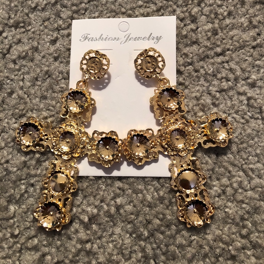 EARRINGS ! !